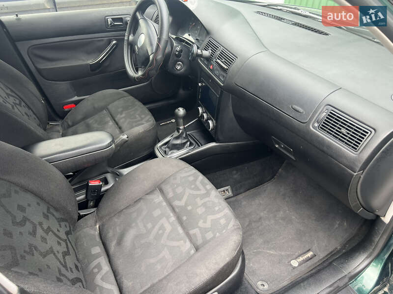 Хэтчбек Volkswagen Golf 1998 в Хмельницком