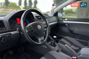 Хэтчбек Volkswagen Golf 2008 в 