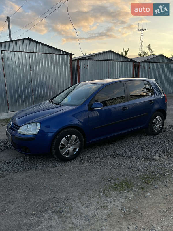 Хетчбек Volkswagen Golf 2006 в Черкасах