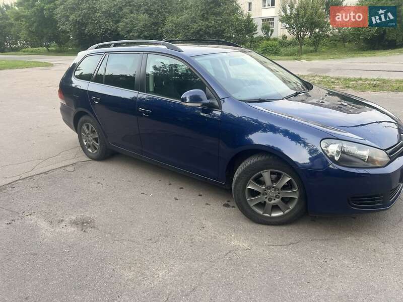 Універсал Volkswagen Golf 2010 в Конотопі