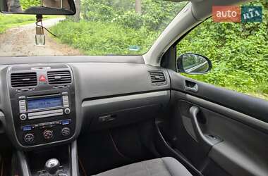 Хетчбек Volkswagen Golf 2006 в 