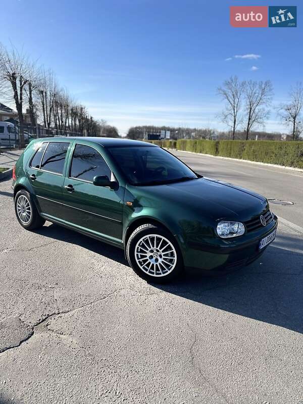 Хетчбек Volkswagen Golf 1999 в 
