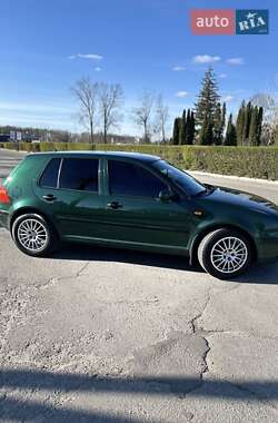 Хетчбек Volkswagen Golf 1999 в 