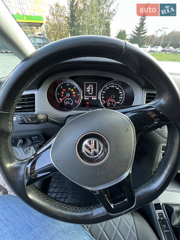 Хетчбек Volkswagen Golf 2015 в Луцьку