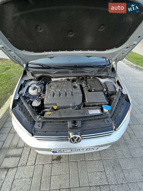 Хетчбек Volkswagen Golf 2015 в Луцьку