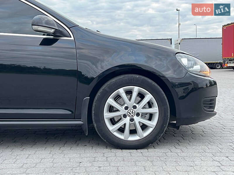 Універсал Volkswagen Golf 2011 в Радивиліві