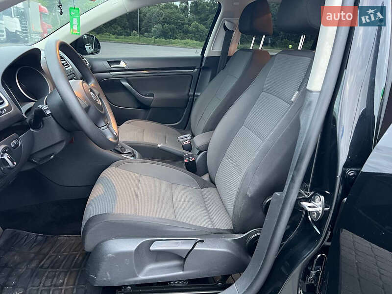 Універсал Volkswagen Golf 2011 в Радивиліві