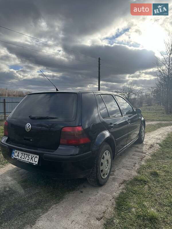 Хэтчбек Volkswagen Golf 1999 в 