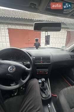 Хэтчбек Volkswagen Golf 1999 в 