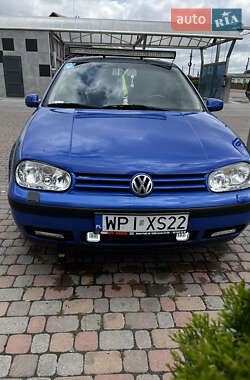 Хетчбек Volkswagen Golf 2002 в Сарнах