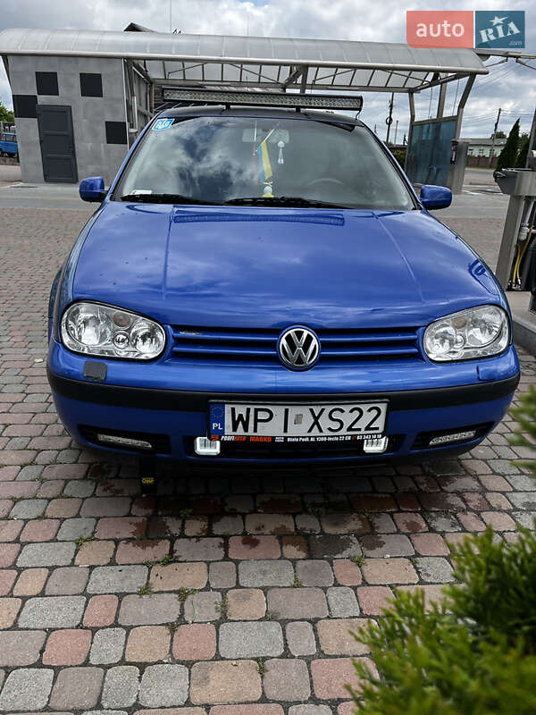 Хетчбек Volkswagen Golf 2002 в Сарнах