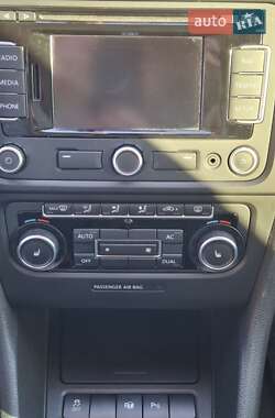 Хэтчбек Volkswagen Golf 2011 в 