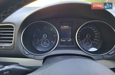 Хэтчбек Volkswagen Golf 2011 в 