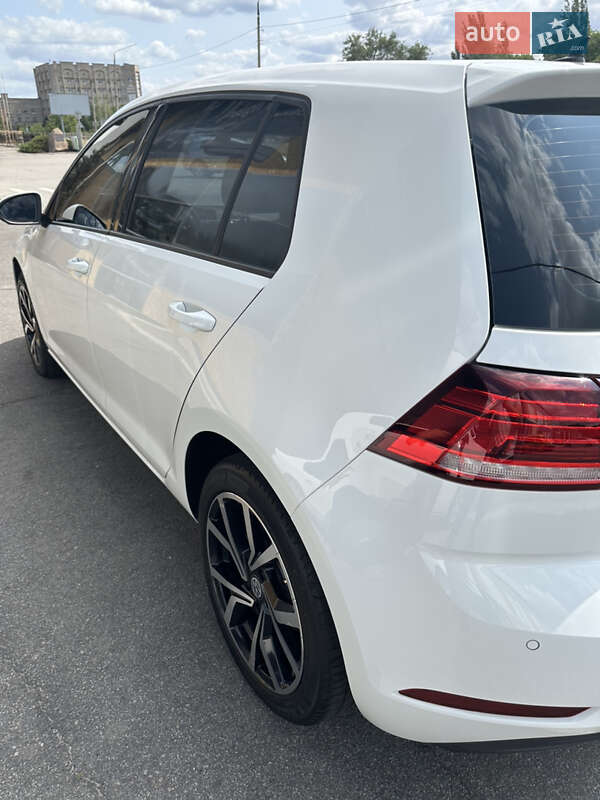 Хэтчбек Volkswagen Golf 2020 в Днепре