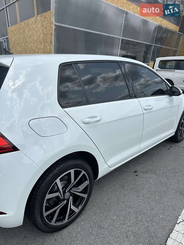 Хэтчбек Volkswagen Golf 2020 в Днепре