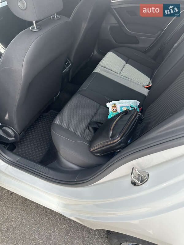 Хэтчбек Volkswagen Golf 2020 в Днепре