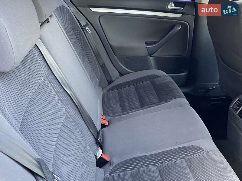 Универсал Volkswagen Golf 2009 в Вознесенске