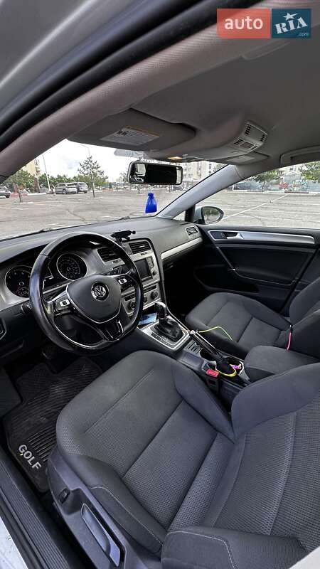 Універсал Volkswagen Golf 2016 в Миколаєві