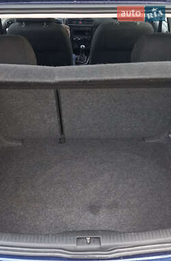 Хэтчбек Volkswagen Golf 2002 в 