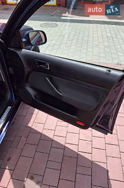 Хэтчбек Volkswagen Golf 2002 в 