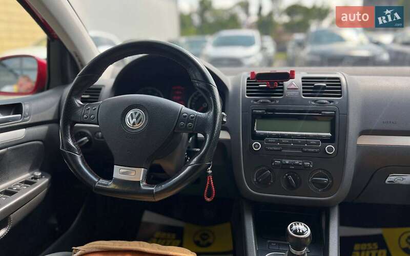 Хетчбек Volkswagen Golf 2004 в Івано-Франківську