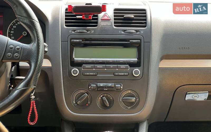 Хетчбек Volkswagen Golf 2004 в Івано-Франківську