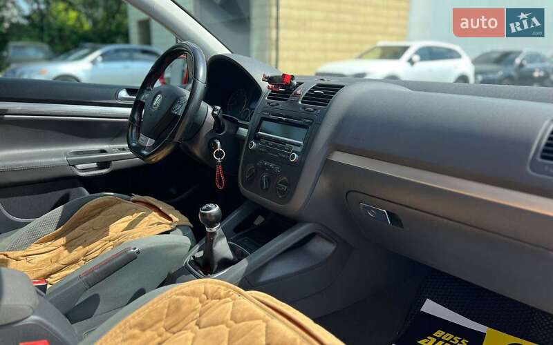 Хетчбек Volkswagen Golf 2004 в Івано-Франківську