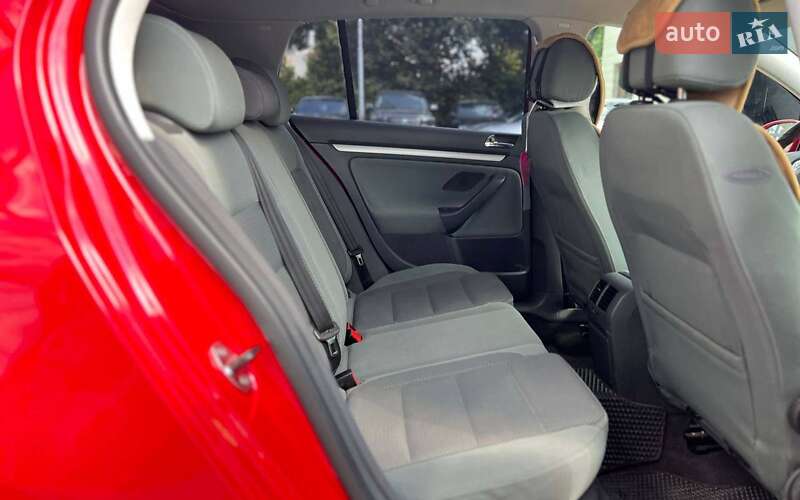 Хетчбек Volkswagen Golf 2004 в Івано-Франківську