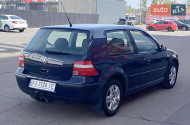 Хэтчбек Volkswagen Golf 2002 в 