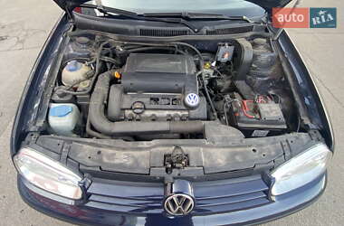 Хэтчбек Volkswagen Golf 2002 в 