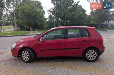 Хэтчбек Volkswagen Golf 2005 в 