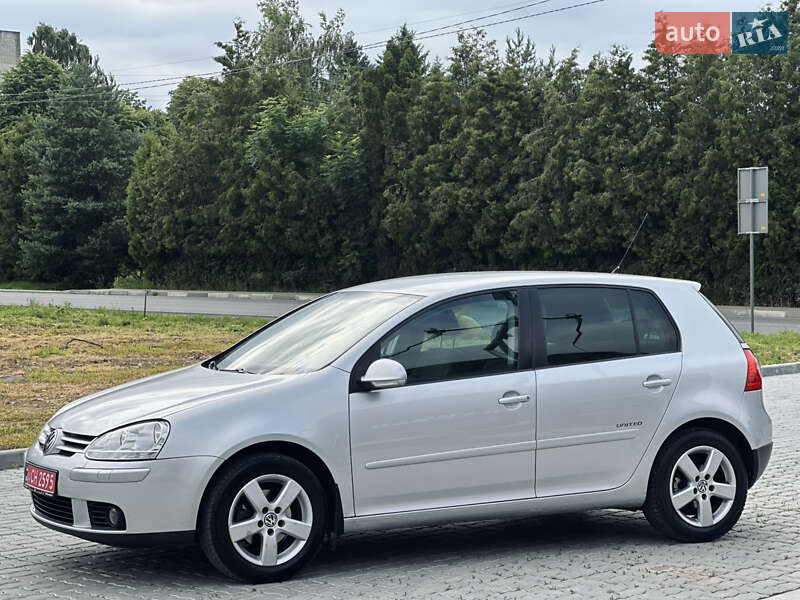 Хетчбек Volkswagen Golf 2008 в Львові