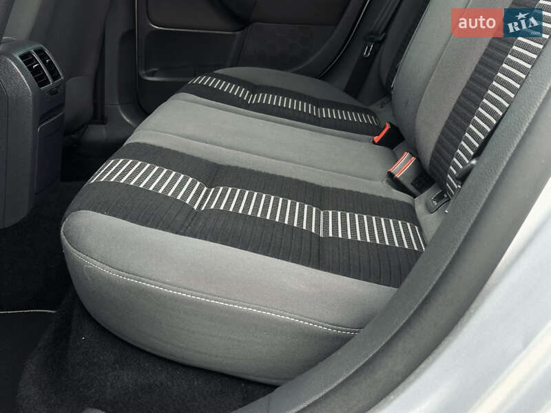 Хетчбек Volkswagen Golf 2008 в Львові