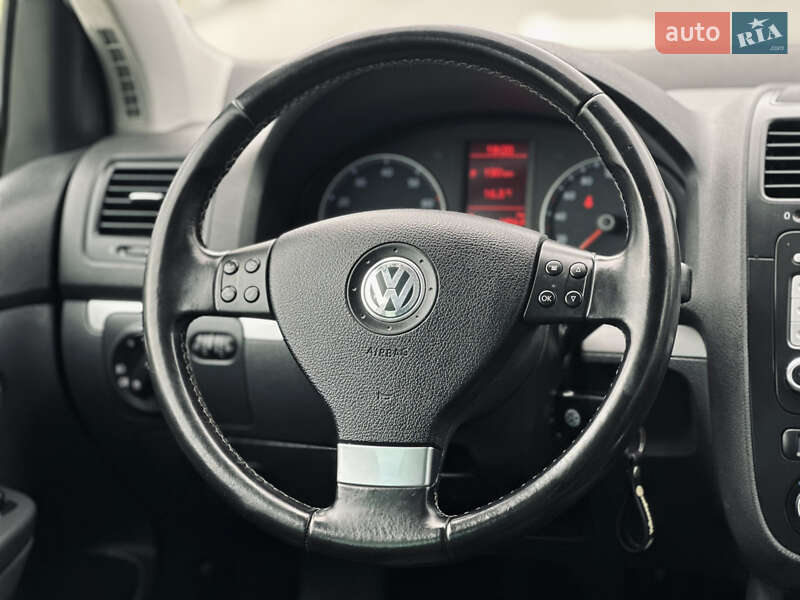 Хетчбек Volkswagen Golf 2008 в Львові