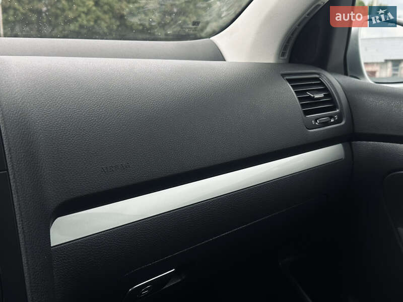 Хетчбек Volkswagen Golf 2008 в Львові