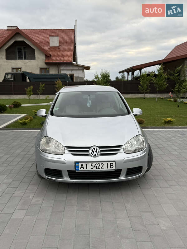 Хэтчбек Volkswagen Golf 2006 в 