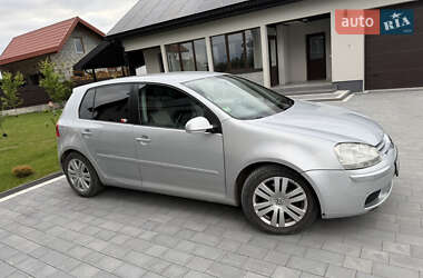Хэтчбек Volkswagen Golf 2006 в 