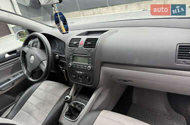 Хэтчбек Volkswagen Golf 2006 в 