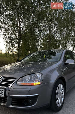 Хэтчбек Volkswagen Golf 2007 в 