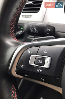 Хэтчбек Volkswagen Golf 2014 в 