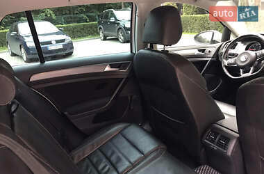 Хэтчбек Volkswagen Golf 2014 в 