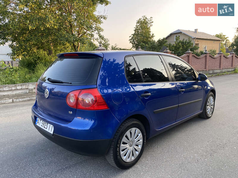 Хетчбек Volkswagen Golf 2004 в Івано-Франківську