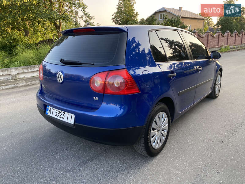 Хетчбек Volkswagen Golf 2004 в Івано-Франківську