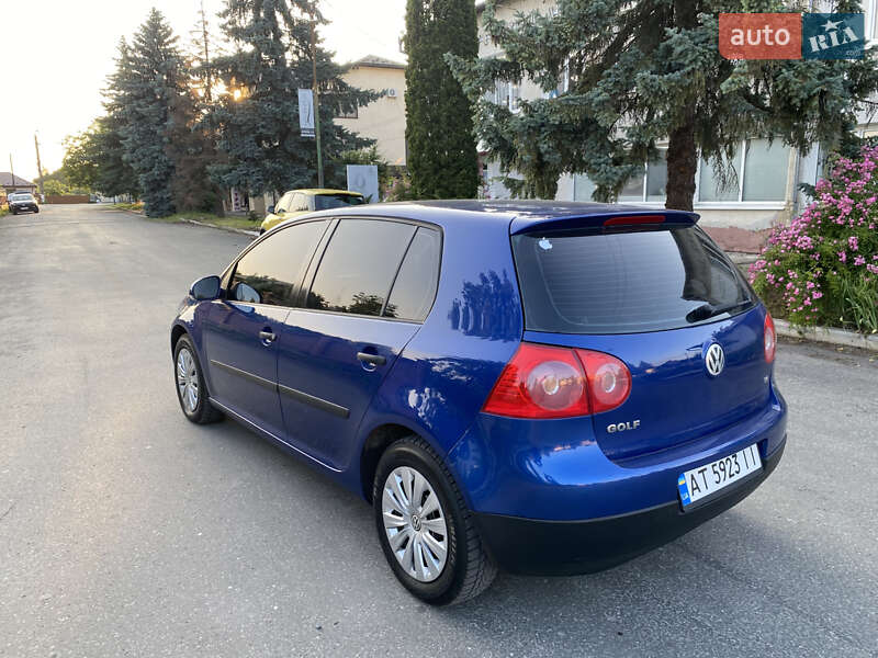 Хетчбек Volkswagen Golf 2004 в Івано-Франківську