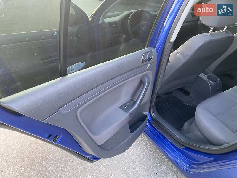 Хетчбек Volkswagen Golf 2004 в Івано-Франківську