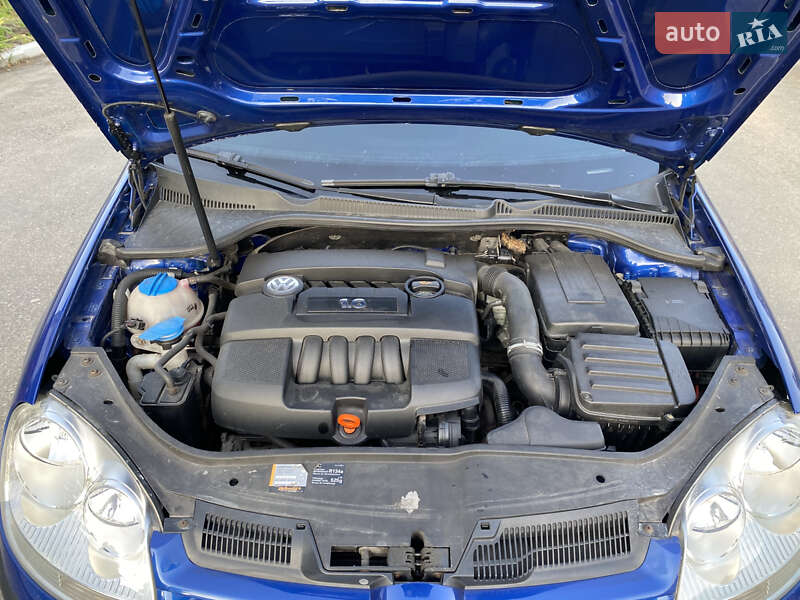 Хетчбек Volkswagen Golf 2004 в Івано-Франківську