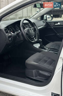 Хэтчбек Volkswagen Golf 2014 в 