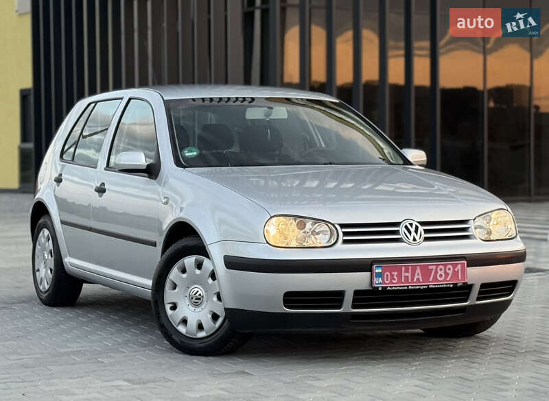 Хэтчбек Volkswagen Golf 2003 в 