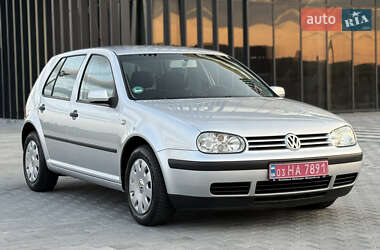 Хэтчбек Volkswagen Golf 2003 в 