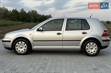 Хэтчбек Volkswagen Golf 2003 в 